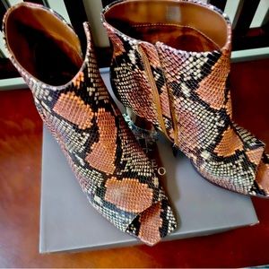 Pink Multi Color - 4'inch heel.  I only wore these shoes 3 times.